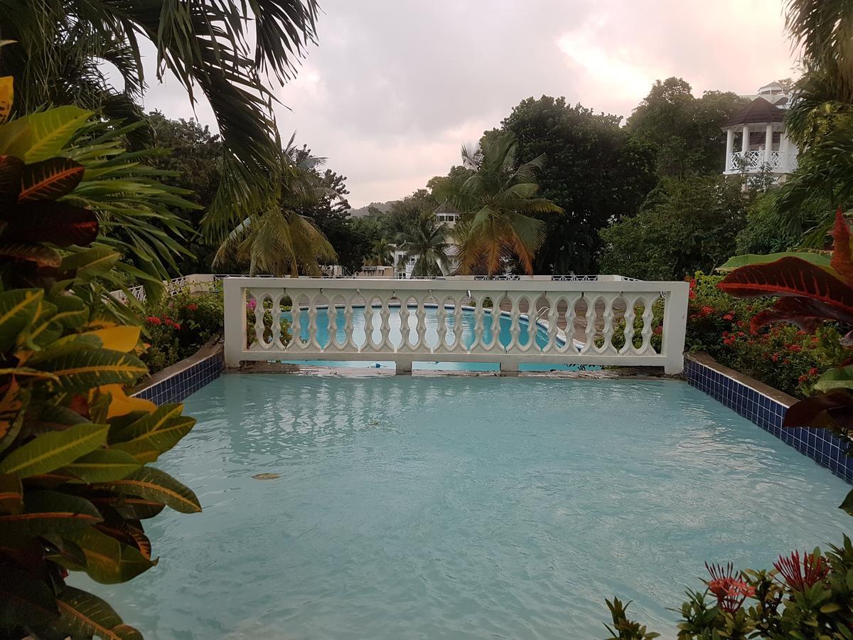 Skycastle Oasis Apartment Ocho Rios Luaran gambar