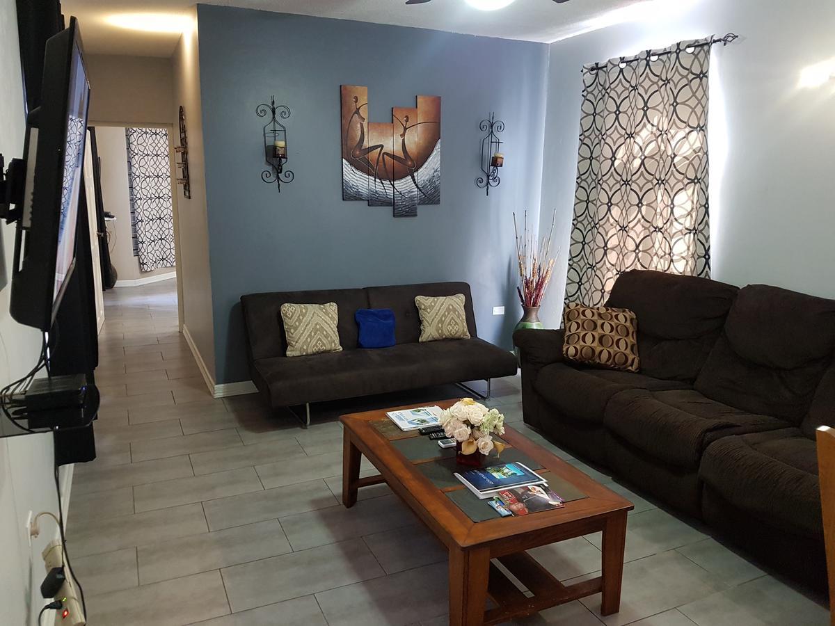 Skycastle Oasis Apartment Ocho Rios Luaran gambar